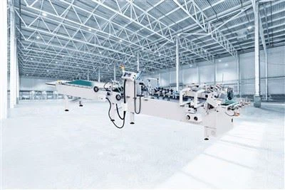 ঢেউতোলা বাক্সের জন্য স্বয়ংক্রিয় পেস্টিং মেশিন